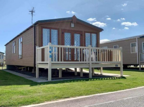 PG145 6 BERTH DELUXE CARAVAN GOLDEN PALM CHAPEL ST LEONARDs